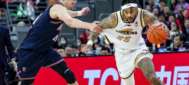 米兰体育娱乐-对手占据优势，球队陷入困境