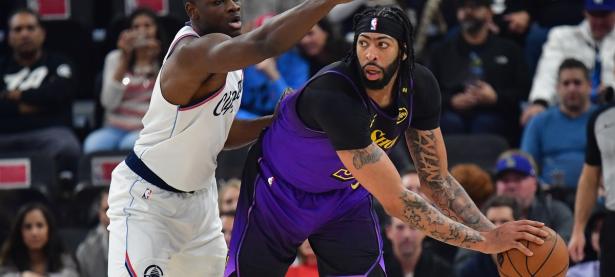 米兰体育馆-快船主场大败湖人，陷入低谷