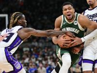 米兰体育新闻-雄鹿大胜快船，字母哥表现全面成为最佳球员