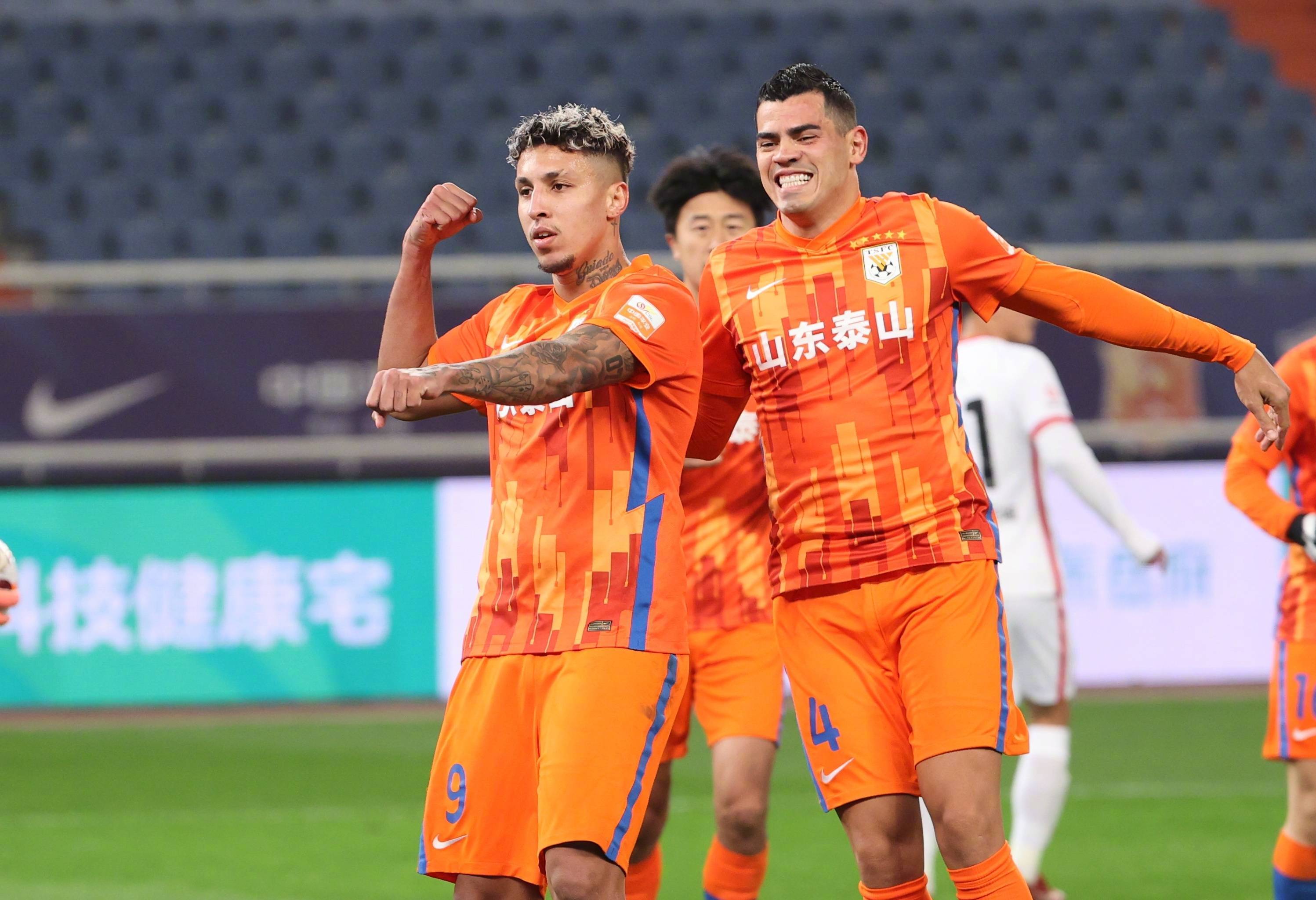 在山东泰山赛场上演中超,破门,引发弹幕炸裂的简单介绍 在山东泰山赛场上演中超,破门,引发弹幕炸裂的简单介绍