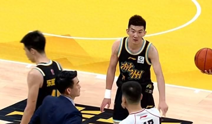 关于凭借一波广东队，CBA季后赛成功爆冷，现场教练席炸锅的信息