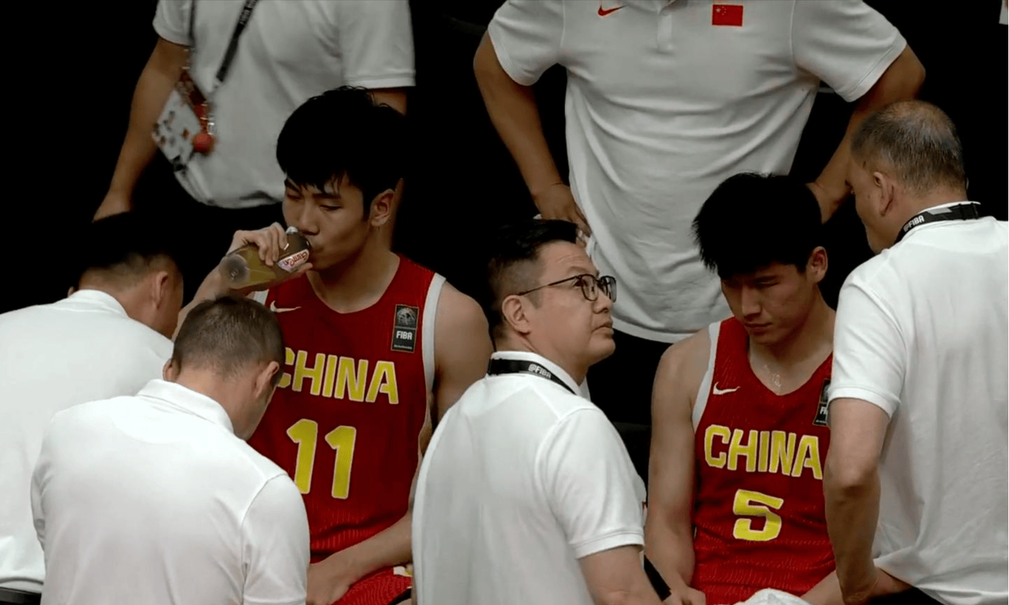福建男篮击败对手，赢得关键比赛