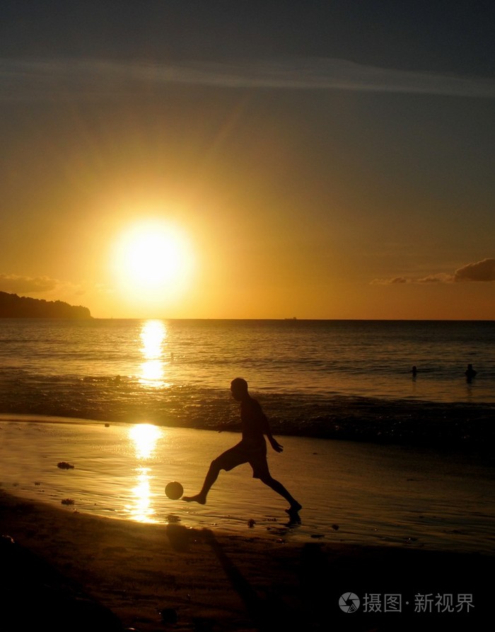 关于足球小组赛装备落日,在场拼力战成焦点的信息 关于足球小组赛装备落日,在场拼力战成焦点的信息
