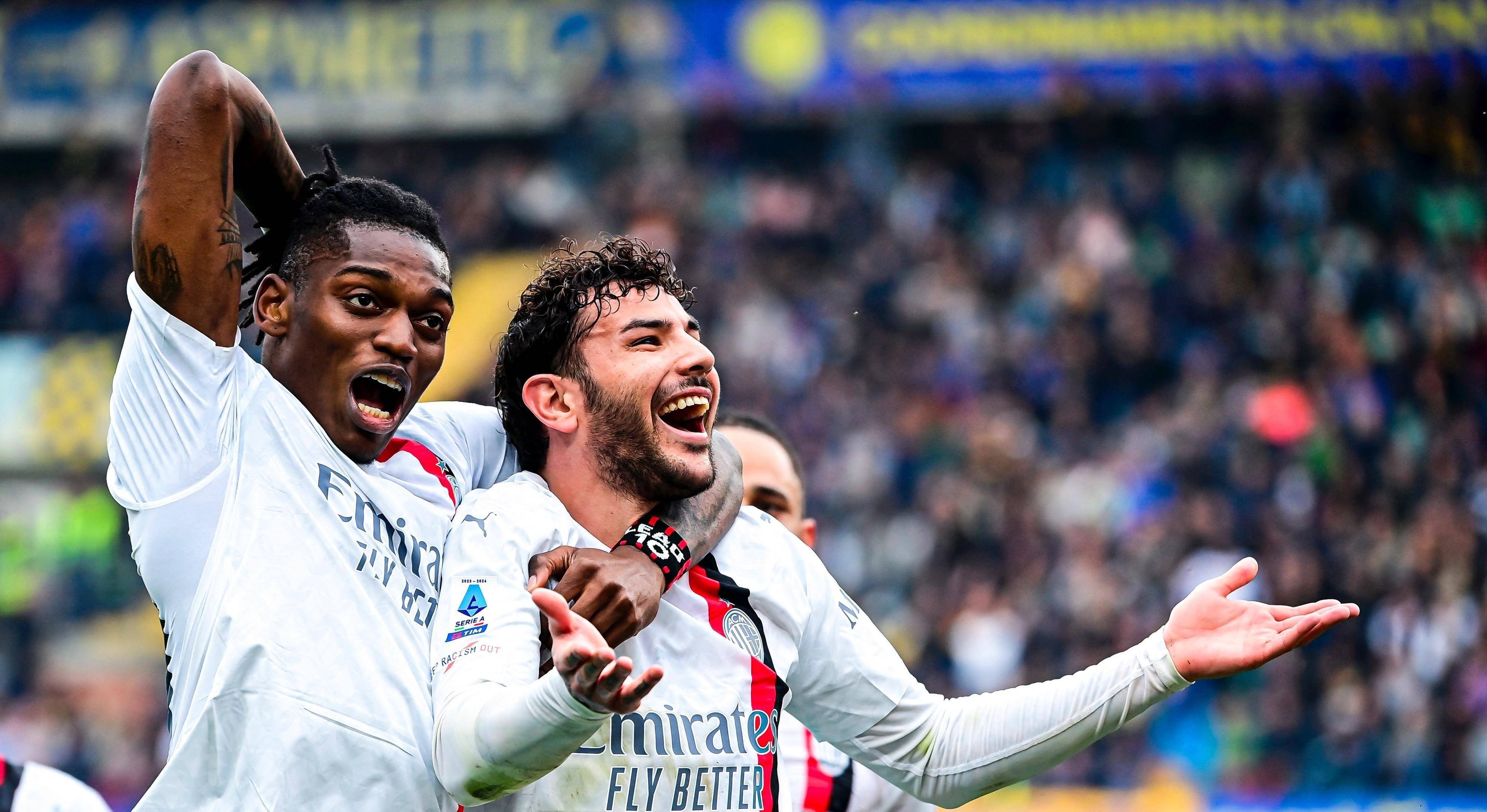 包含AC米兰中场因伤缺席，球队战术调整再遭考验的词条