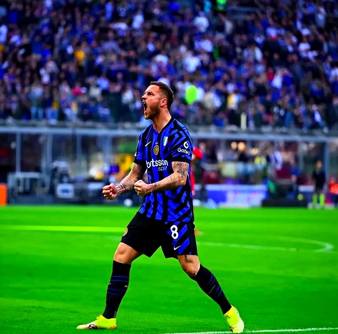 国际米兰球迷热情助威，为球队加油助威