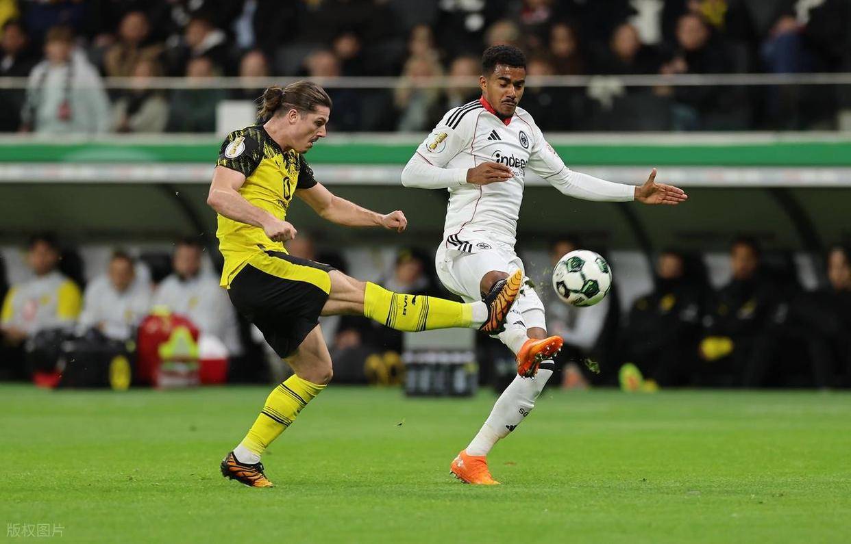 奥格斯堡客场失利，教练对球员表现不满