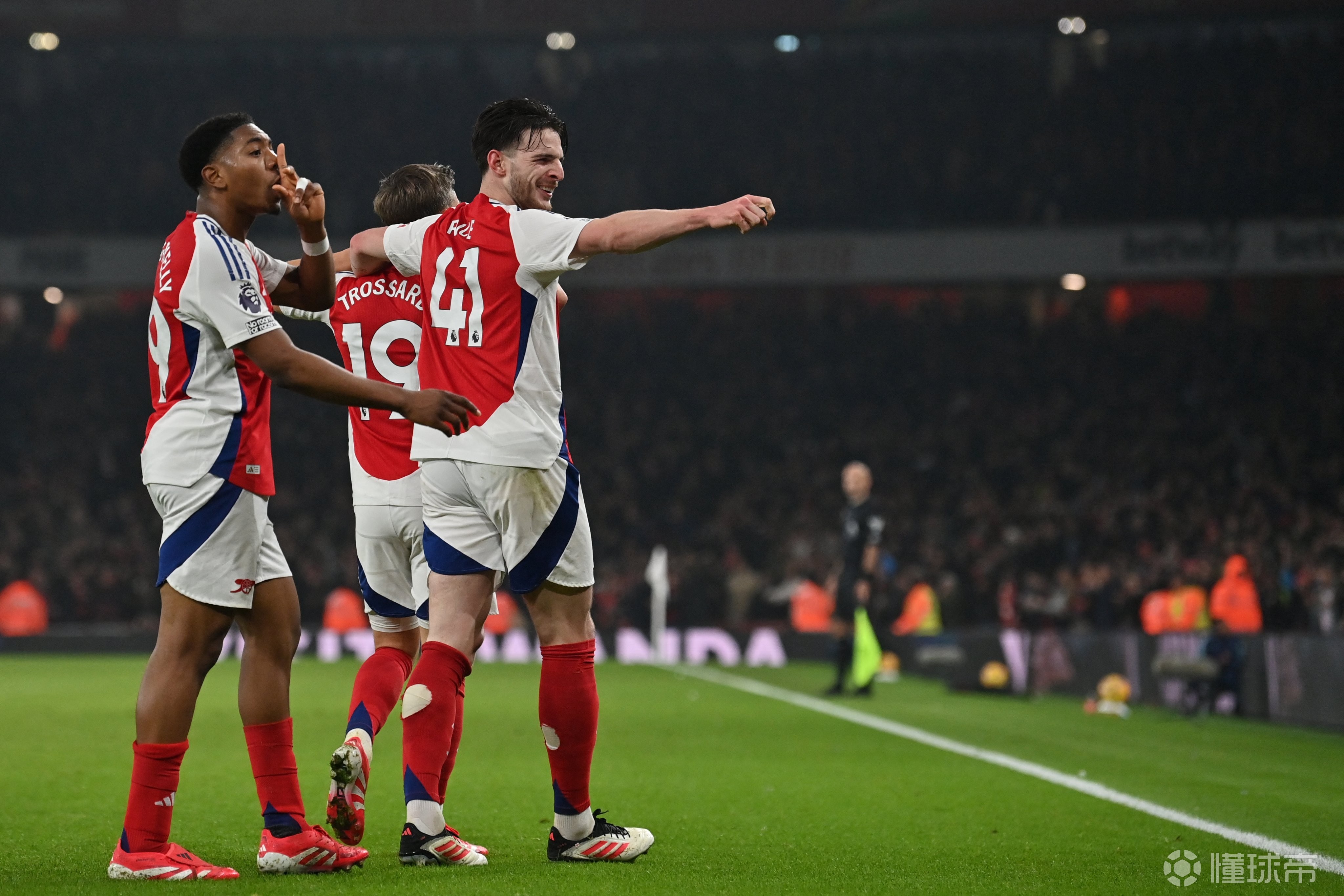 关于阿森纳客场-战胜哈德斯菲尔德的信息